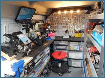 Safe Key Shop Chicago, IL 312-288-7596 - 2-mobile-locksmith